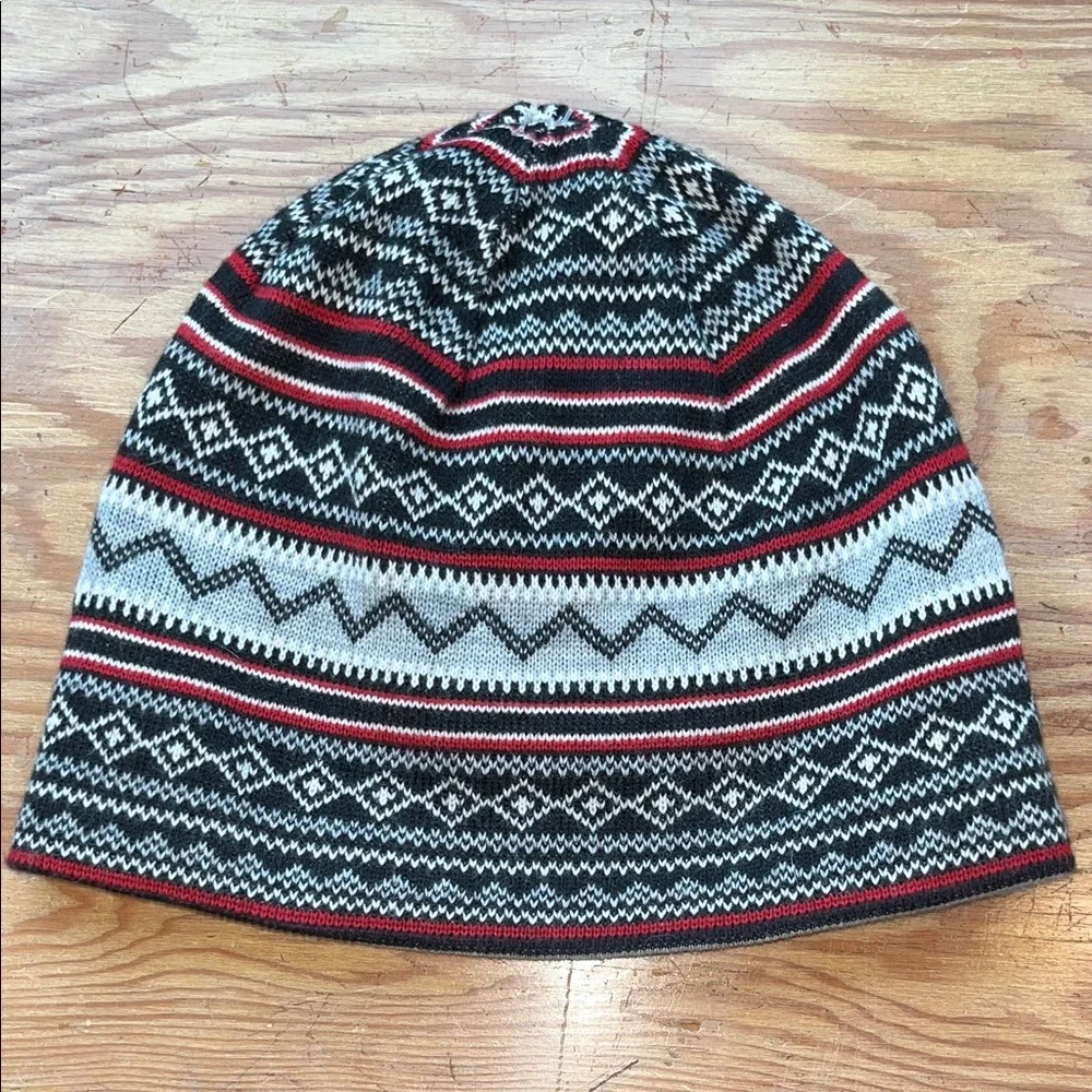 Aeropostale Black and Red Nordic‎ Patterned Beanie EUC